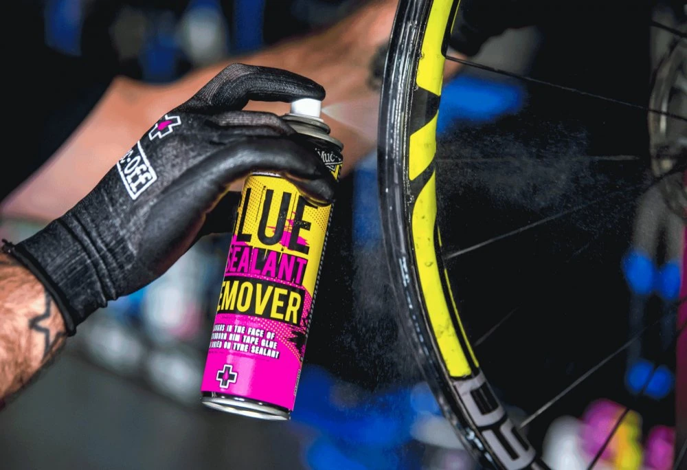 Muc-Off Glue And Sealant Remover (200 Ml) 2 Muc-Off Glue And Sealant Remover (200 Ml) - Image 2